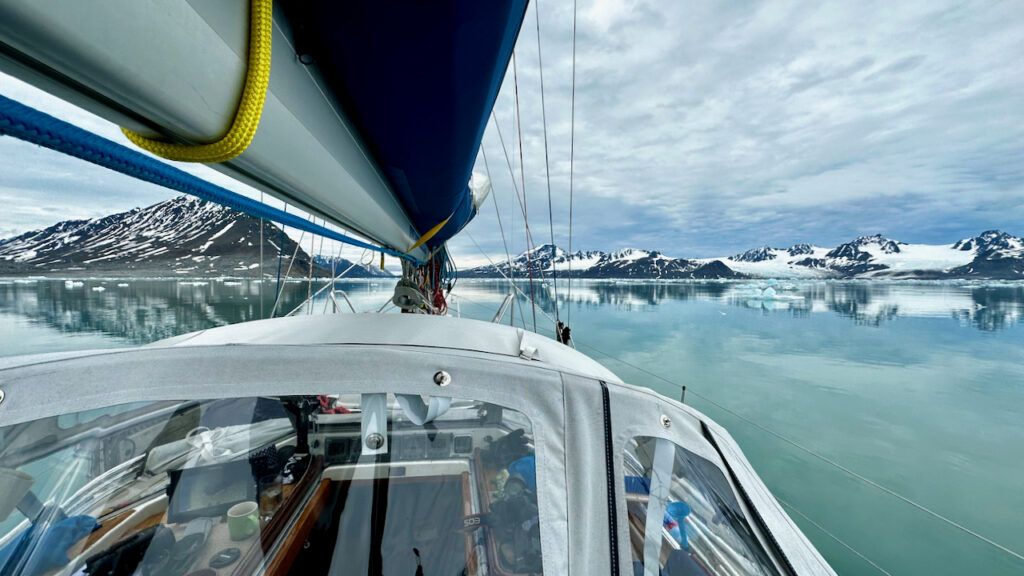 Boat sailing towards the glacier