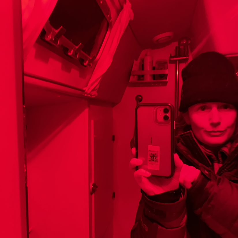 Red picture of the Sarah at the heads