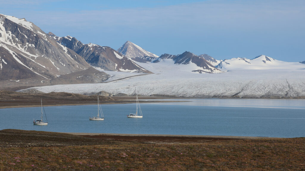 3 boats anchored