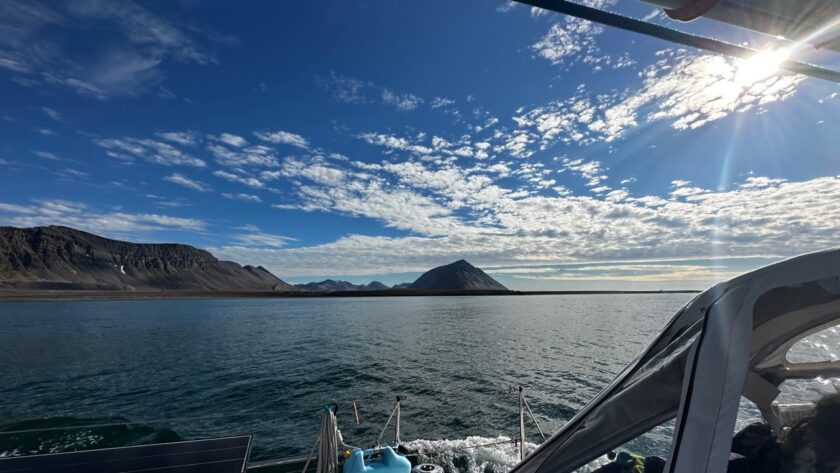 Sailing at Mariannesund in Svalbard
