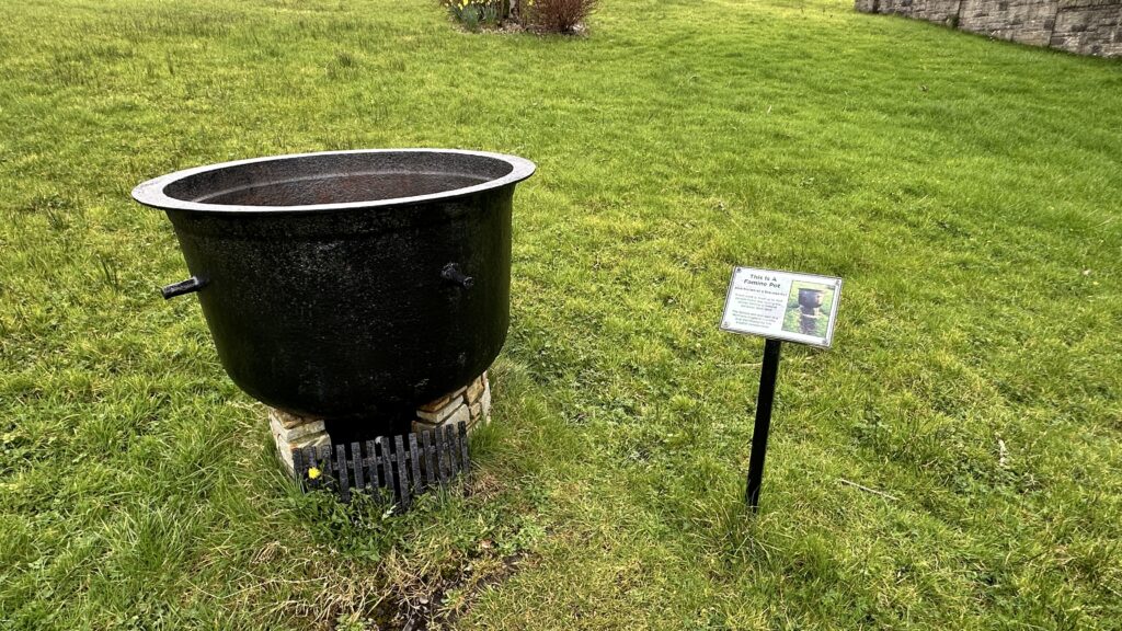 Famine kettle